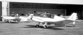Remorqueurs du CVA devant leur hangar